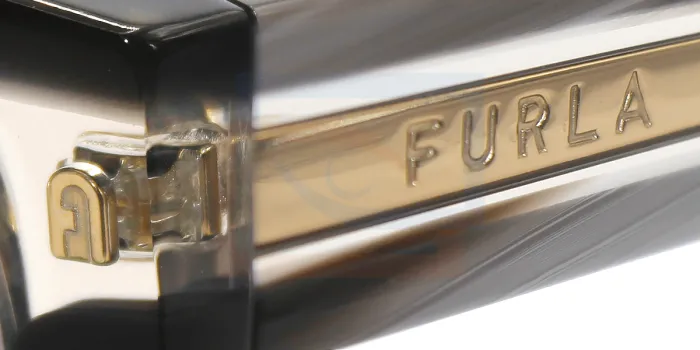 Furla SFU593V te protegerá mientras luces elegante