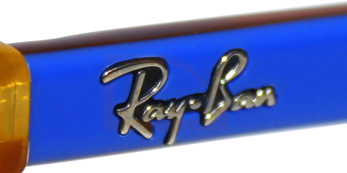 Ray-Ban RB5228 se ubica entre las diez monturas favorita