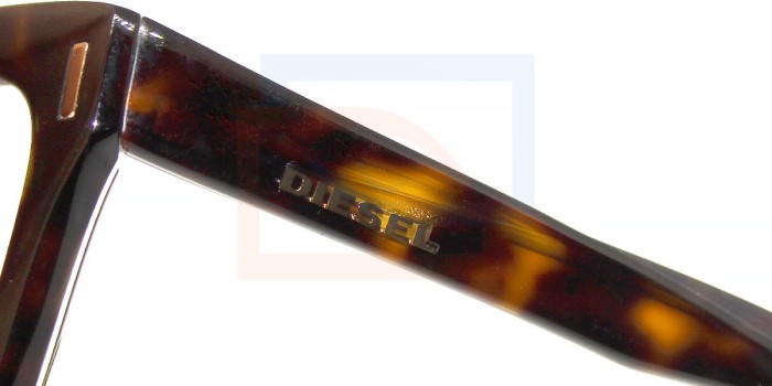 Los lentes Diesel DL5044 crean sus propias reglas