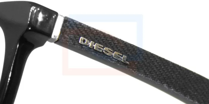 Los lentes Diesel DL5143-D son un modelo arriesgado