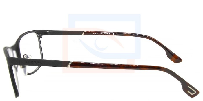 Las gafas Diesel DL5186 saben como llevar la herencia