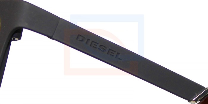 Las gafas Diesel DL5186 saben como llevar la herencia
