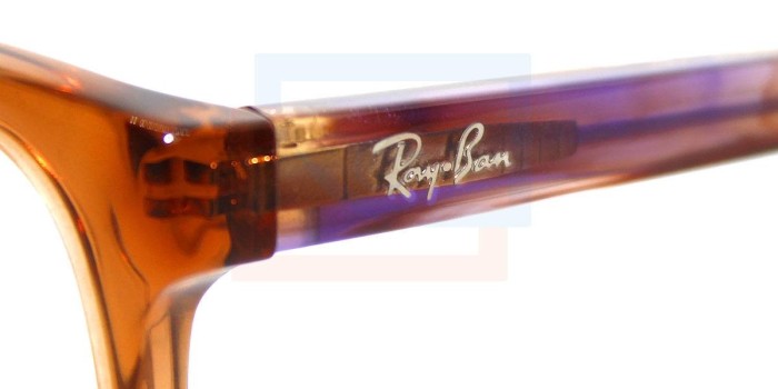 Ray-Ban RB5362 de acetato. La montura cat-eye ligeramente