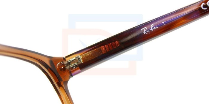 Ray-Ban RB5362 de acetato. La montura cat-eye ligeramente