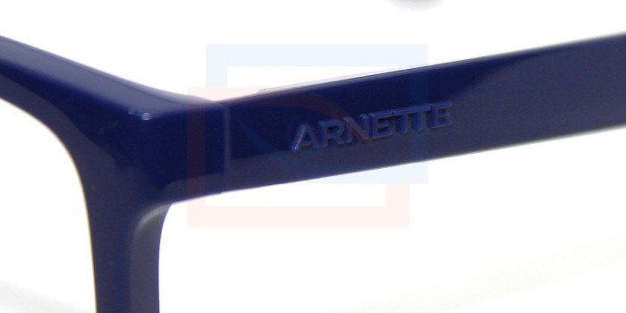 Lentes oftálmicos Arnette Nakki AN7208 tienen una elegante