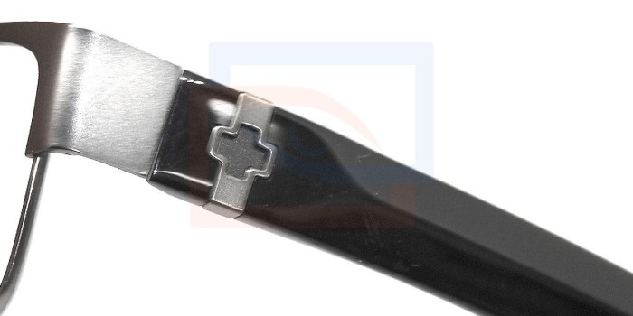 SPY Optics Trenton es un rectangular lleno de detalles