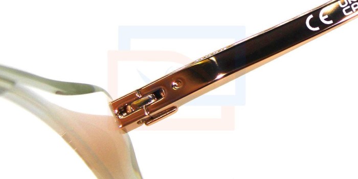 Furla VFU722V combina dos materiales de primera